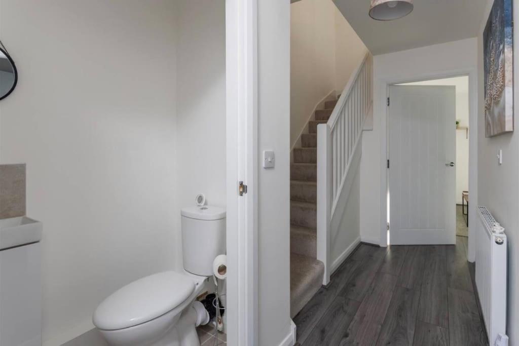 Luxury 3-Bedroom, 2-Bathroom Home Sleeps 7 People Liverpool Exterior photo