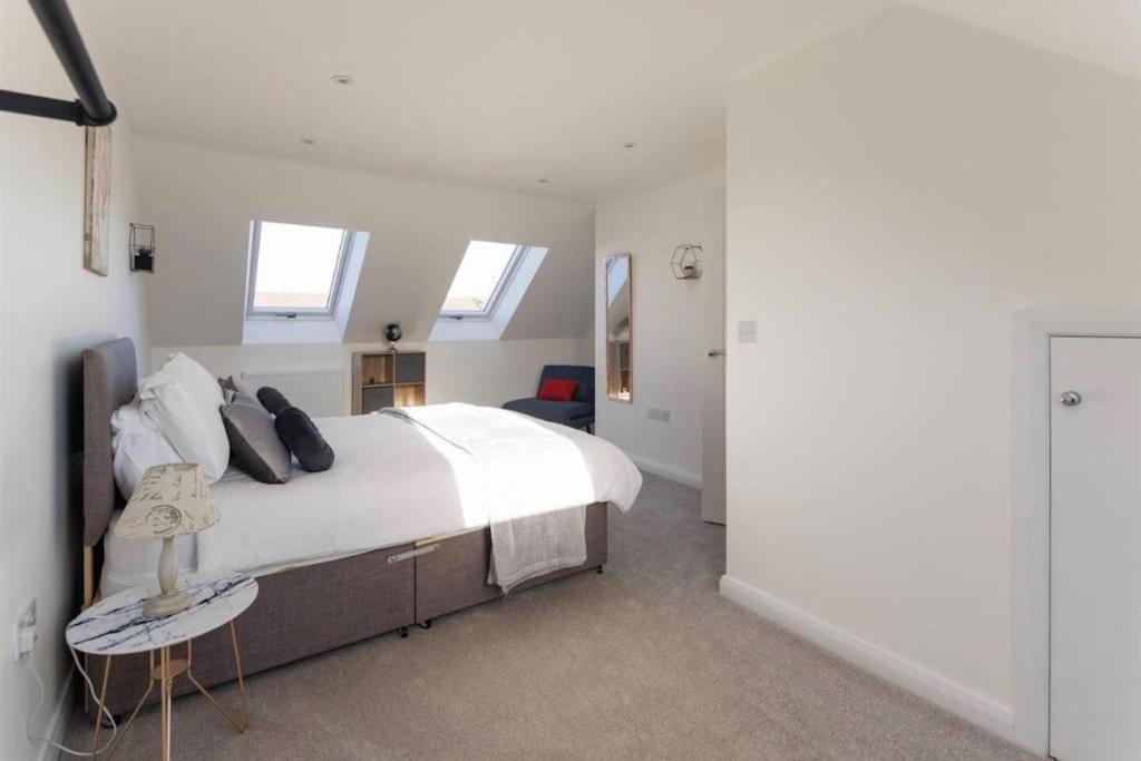 Luxury 3-Bedroom, 2-Bathroom Home Sleeps 7 People Liverpool Exterior photo