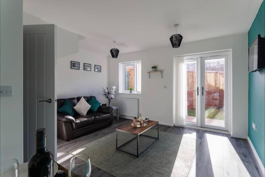 Luxury 3-Bedroom, 2-Bathroom Home Sleeps 7 People Liverpool Exterior photo